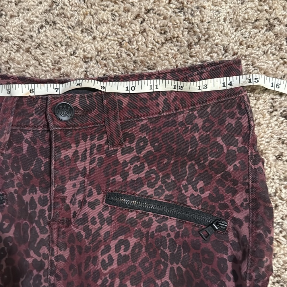 Rock & Republic purple leopard jeans with zipper pockets waist measures 14.5” - Picture 6 of 6